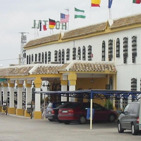 Hostal-Restaurante El Paisano Guadalema de los Quinteros ภายนอก รูปภาพ